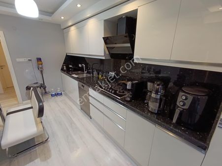 Pusula İnş.tan İsmetpasa Mah Cadeye Cok Yakın 130m2 3+1 3 Kat Daire