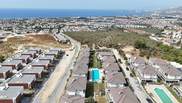 Kuşadası 3+1 Bahçeli Satılık Yazlık