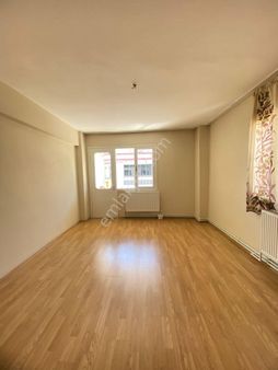 Fiber Emlak Akhisar Hürriyet Mahallesi Hastane Yakını Kiralık 3+1 Doğalgazlı Daire