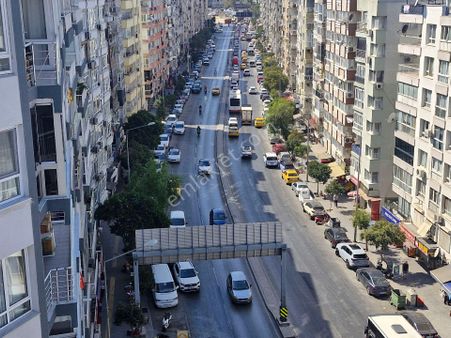 İnönü Caddesi Üzerinde Bakımlı Cadde Ve Deniz Manzaralı