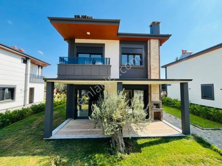 Parstan Gürede Yerden Isıtmalı Modern Geniş Bahçeli 4+1 Villa