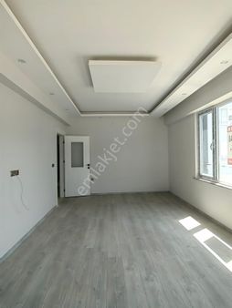 Akçay Emlak'tan Akşehir Koşuyolunda Ara Kat Garajlı Kiralık Sıfır Geniş 2+1 Daire