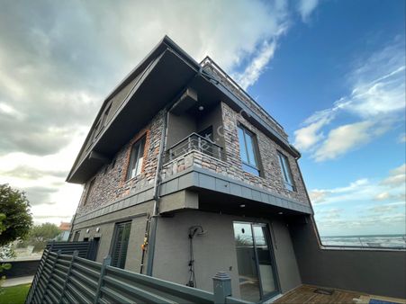 Deniz Manzaralı Havuzlu Bahçeli Villa