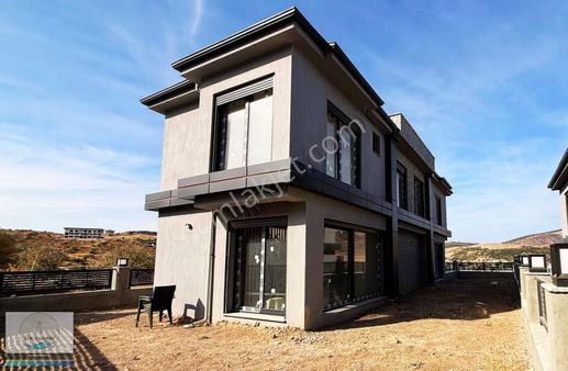 Yenifoça Deniz Manzaralı- Geniş Bahçeli 3+1 Dubleks Villa