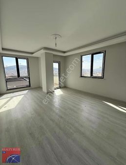 Sultanbeyli Turgutreiste 1. Kat Geniş 3+1 Daire