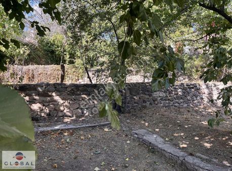 Global Emlaktan Fertek Mevkii Bahçeli Geniş Avlulu Taş Ev