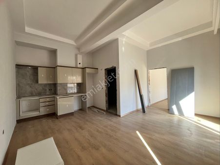 Karşıyaka İmbatlı’da Müstakil Girişli Satılık 1 + 1 Ofis