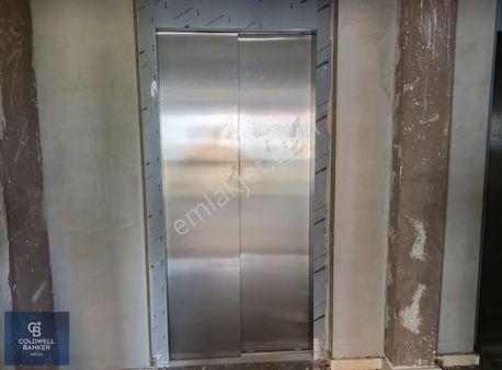 Hadımköy Merkez'de Satılık 75 M2 Kare Ofis Katı