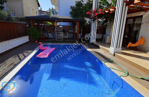 Mykonut'tan Babataşı'nda Sahile 250mt.havuzlu 5+1 Müstakil Villa