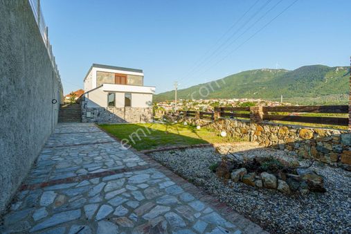 Kuşadası Çınar 4+1 Çiftlik Konsept 490m2 Arsa Paylı Sıfır Lüks Villa