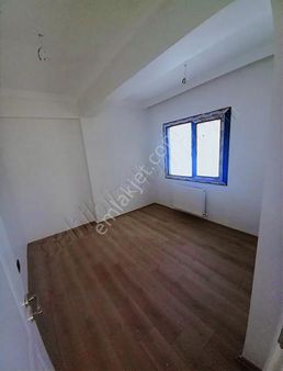 Muradiye De Okul Karsısında Satılık Sıfır 2+1