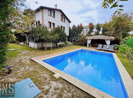 Arsa Fiyatına Havuzlu Müstakil Tribleks Villa 6+2
