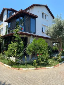 İktisat Emlak'dan Serik Kadriye'de Siteiçi 4+1 225m2 Havuzlu Güvenlikli Triplex Villa