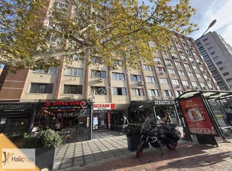 Bilaş İş Merkezinde Tadilatlı 3+1 Şahane Ofis