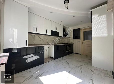 Demirler'den Akkonak Mahallesinde Arakat 140m² 3+1 Daire