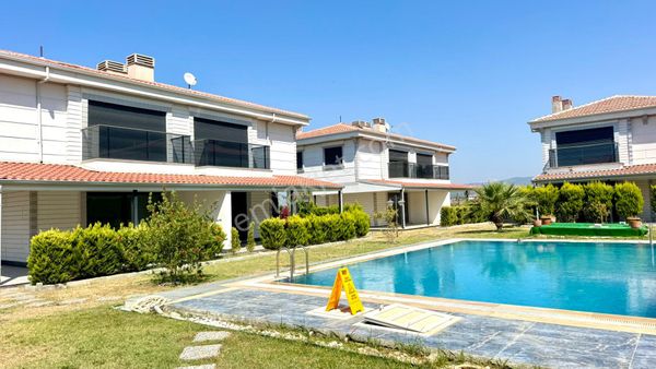 Güzelçamlı'da Butik Sitede 3+1 Havuzlu Villa