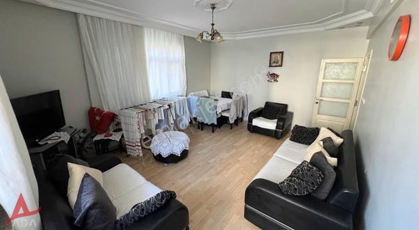 E5'e Ve Metroya Yürüme Mesafesi Cadde Üzerinde 3+1 Geniş Daire