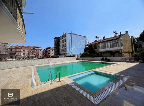 Sakarya Karasu'da 2+1 Havuzlu Site İçi Eşyalı Satılık Daire