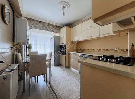 Evim Ankara'dan Atapark Mah.3.kat Asansörlü Manzaralı 3+1 Daire!