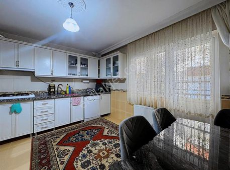 Osmangazi Bölük Caddesi Yakını Kat Konumunda Geniş M2 3+1 Daire