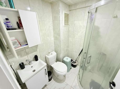 Gölbaşı Merkez'de Arakat Cadde Cepheli Satılık 1+1 Daire