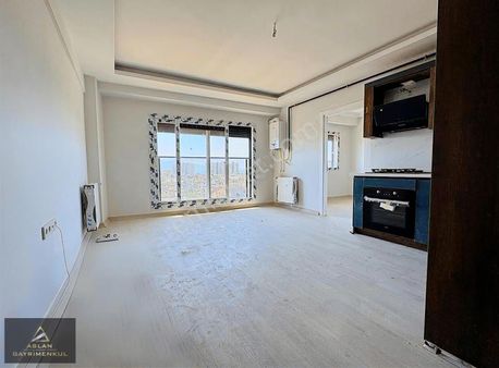 Aslan'dan Yalı Mahallesinde Deniz Manzaralı Kiralık 1+1 Daire