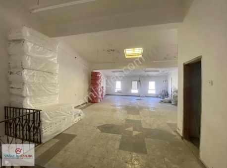 Yağmur Emlak'tan Toptacılar Sitesinde Satılık 3 Katlı Dükkan