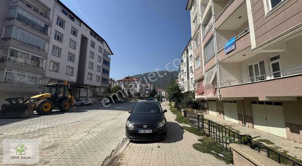 Zirve Emlak Kiralıyorr Yarenler Cadde 3+1 2.kat Asansörlü Daire