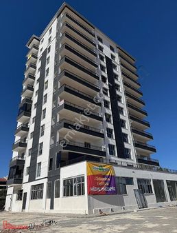 Hedef Emlak'tan Lokman Hekim Caddesi Üzerinde Satılık 4+1