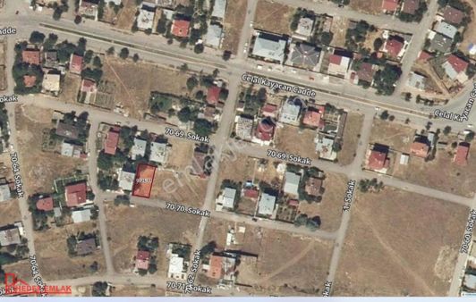 Hedef Emlaktan Karşıyakada Caddeye Yakın 317 M2 Satılık Arsa