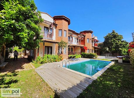 Limopolden Devlet Hastanesine Yakın Eşyalı 3+1 Havuzlu Villa