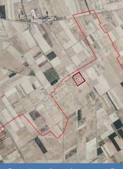 Göl Manzaralı Yerleşime Yakın Yolu Mevcut Tarla