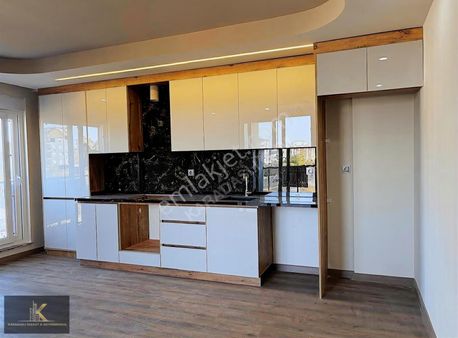 Döşemealtı Cadde Üstünde 2+1 Satılık Daire