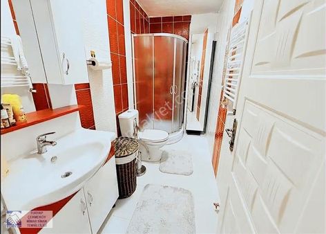 Çekmeköy'de Merkezi Lokasyonda İskanlı Ferah 2+1 Arakat Daire