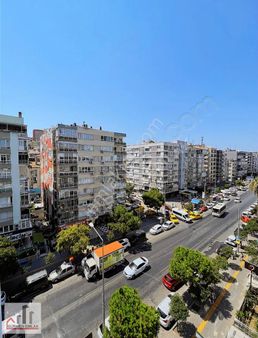 Bürmen'den Hatay Caddesi Renklide Deniz Manzaralı 2+1 Bakımlı