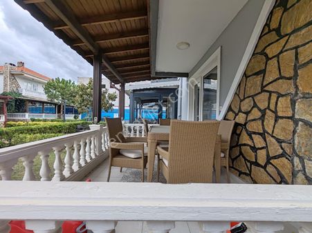 Re/max Maviden Denize Sıfır Havuzlu Sitede Satılık Villa