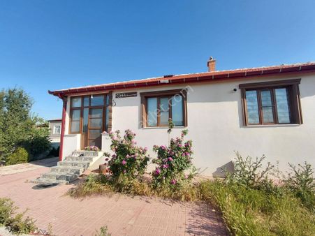 Emrah Çiftci'den Sarayönü Hatip Mah. Satılık 3+1 Bahçeli Müstakil Ev