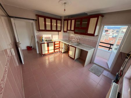 Özdemir Emlak,tan Çift Balkonlu Masrafsız 3'ncü Kat 3+1 Fırsat Daire