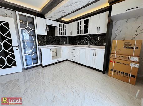 29 Ekim Mahallesin'de Cadde Üstü Ara Kat Full+full 3+1 Daire