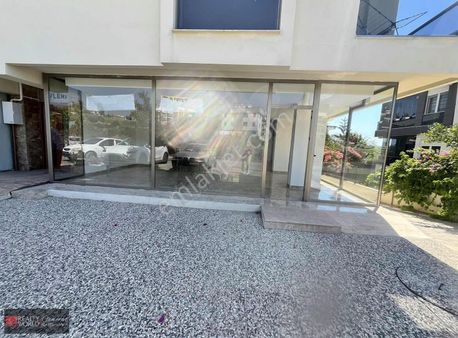 Güzeloba Mah.216 M2, Bodrumlu Satılık Dükkan