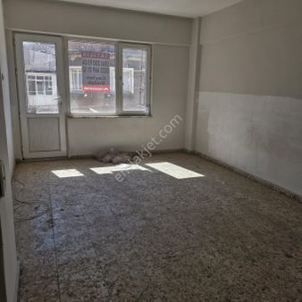 Edremit Çarşı Merkezde Acil Satılık 1+1