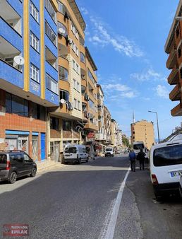 Akyazı Mahallesı'nde İşlek Yol Kenarı Fırsat Arsa!