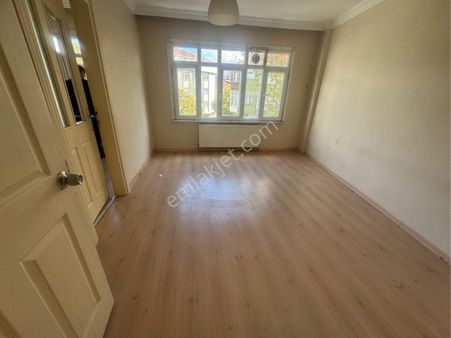 Ecem Emlaktan Kocamustafapaşa Çevre Tiyatrosu Arkası 65m2 Ara Kat