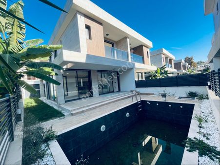 Kuşadası Karaova 5+1 Özel Havuzlu Doğalgazlı Villa