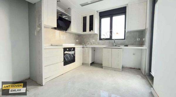 Site İçerisinde Yerden Isıtmalı Havuzlu Kplı Otoparklı 3+1 Geniş