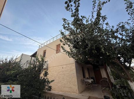 Gümüldür'de Denize 50 Metre 5+1 Masrafsız Villa (emko)