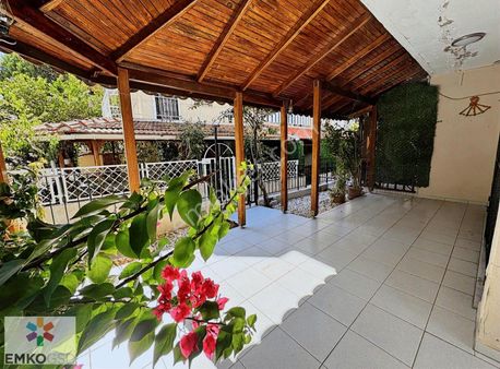 Emkogsd'den Denize 50m 3+1 Villa