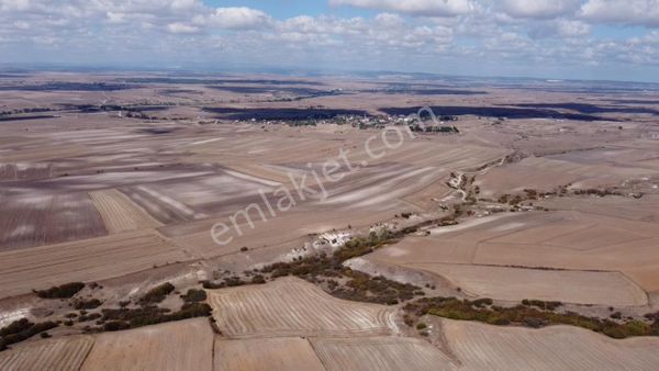 Mayadan Köye Ve Caddeye Yakın Satılık Fırsat Arazi