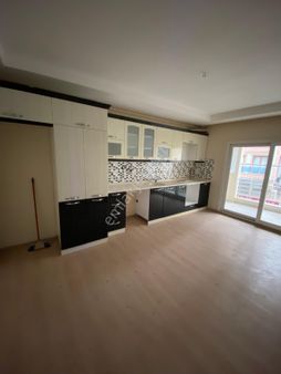 Yenicami Mahallesinde 3+1 Geniş Satılık Daire