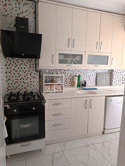 Yeşilyurt Mah. 130 M2 3+1 Kapalı Mutfak Daire Satılıktır.